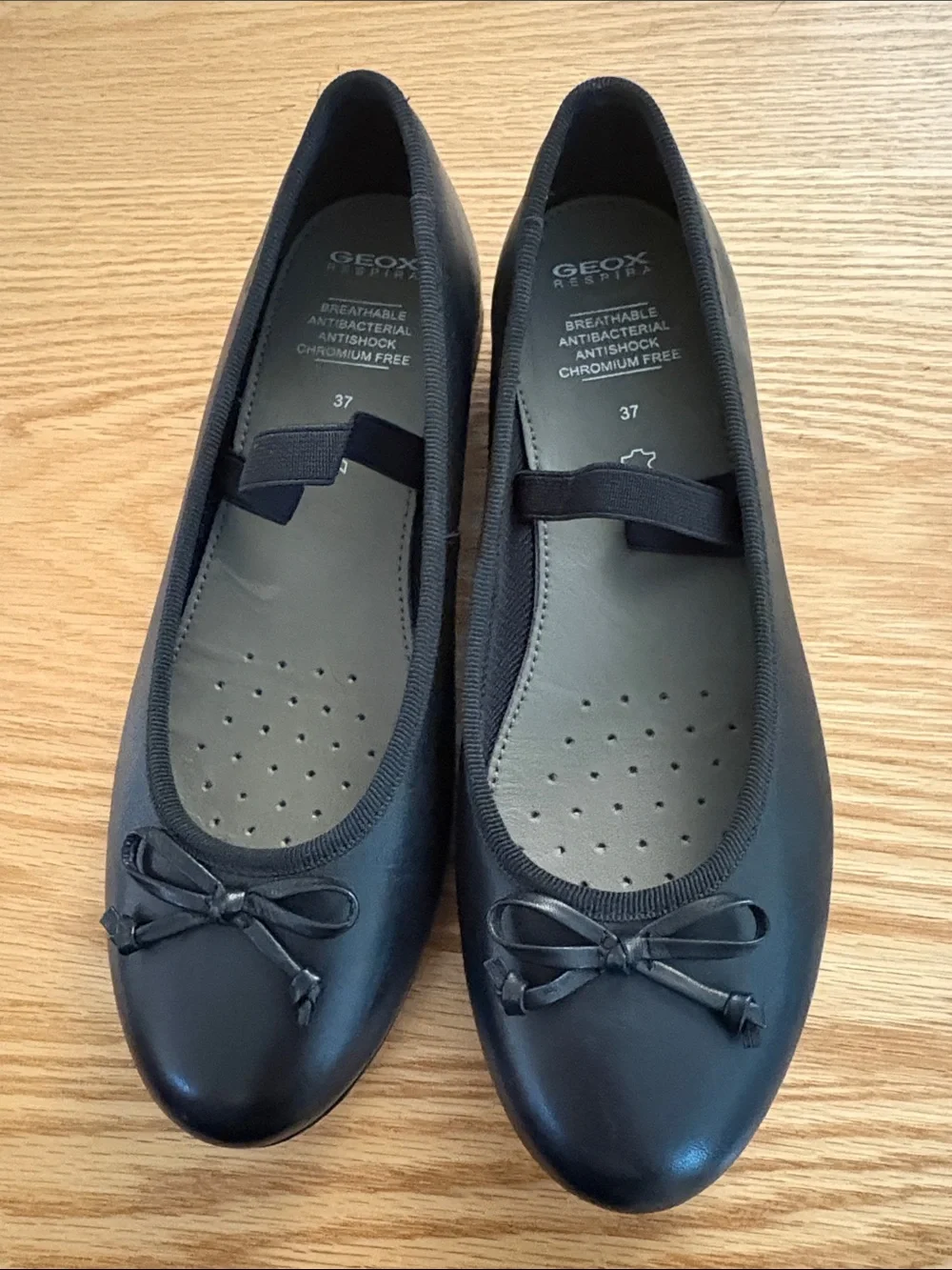 Geox Girls Black Leather Ballet Flats with Bow